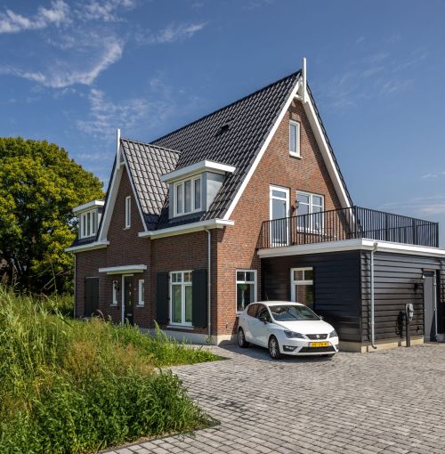 Vrijstaande woning in Leerbroek